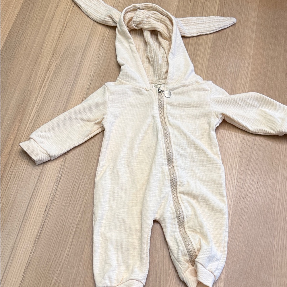 Cozy Cream Babies’ One Piece Size 3-6 Mo.